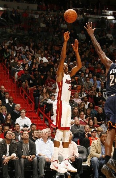 金靴目前的 金靴目前的