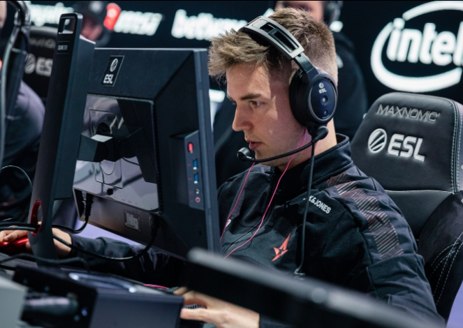 四人打擂台 四人打擂台